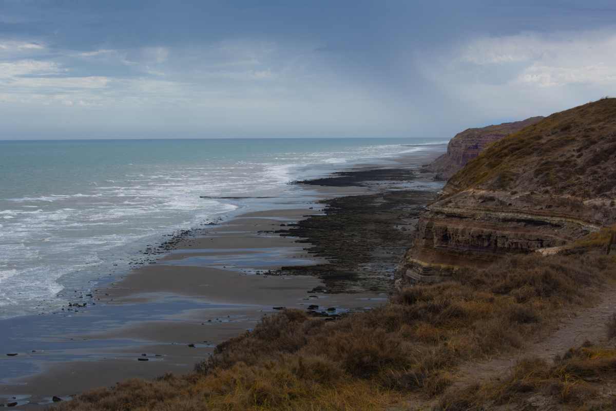 Acantilados de Cabo Corrientes Mar del Plata con playa al fondo