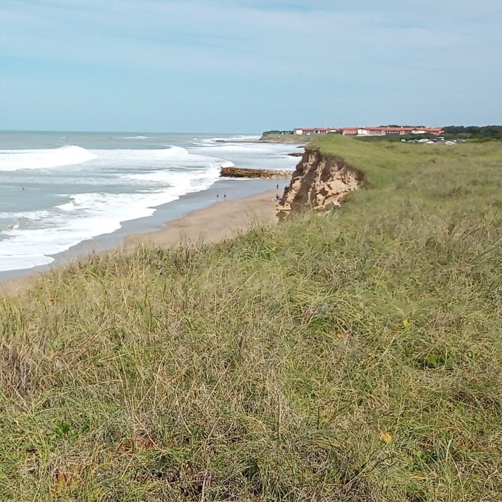 Acantilados de Chapadmalal con vista a la playa La Balconada