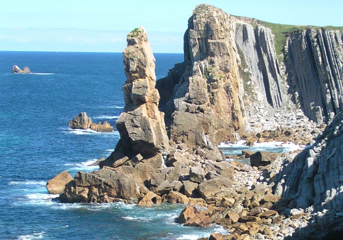 Acantilados dramáticos de Barranca de los Lobos Mar del Plata